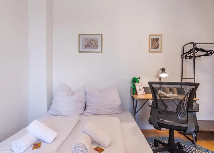 4k Tv, Soundbar, Ausblick Lägenhet Bad Dürrenberg